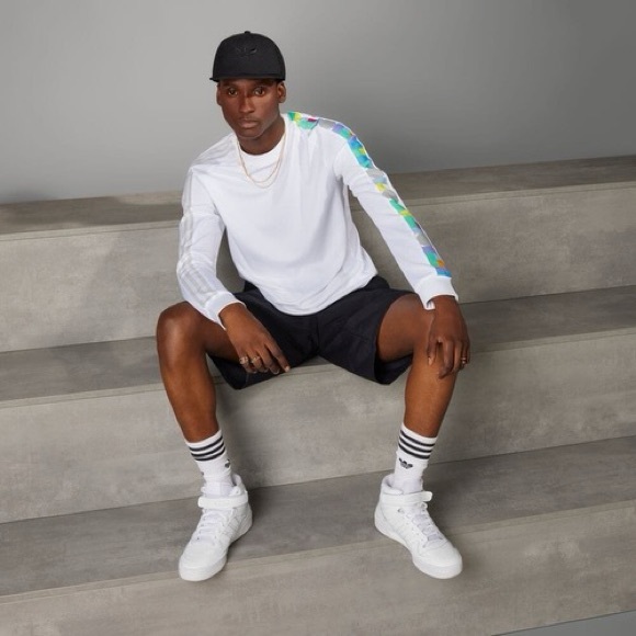 Manchester United Peter Saville NWT Official Jersey white multicolor size large - Picture 3 of 11